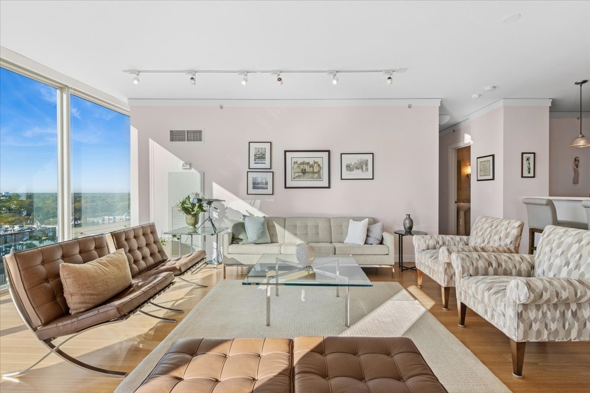 1570 ELMWOOD Avenue Unit: 1302