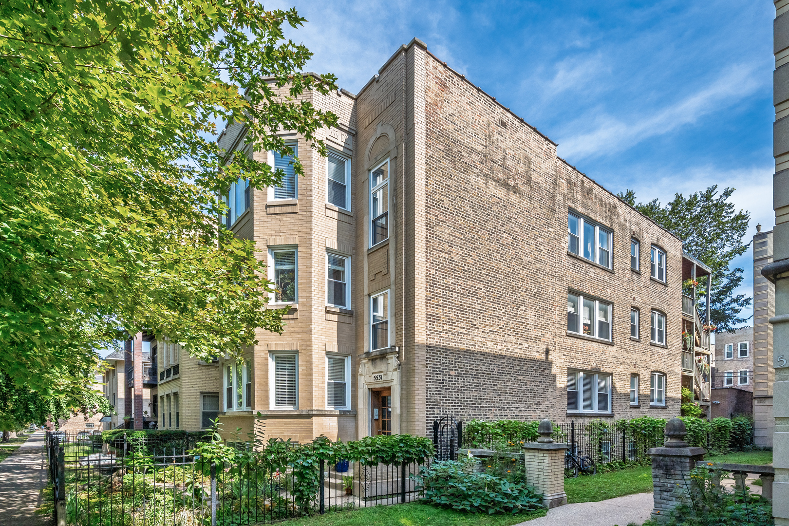 5531 N Campbell Avenue Unit: 1A