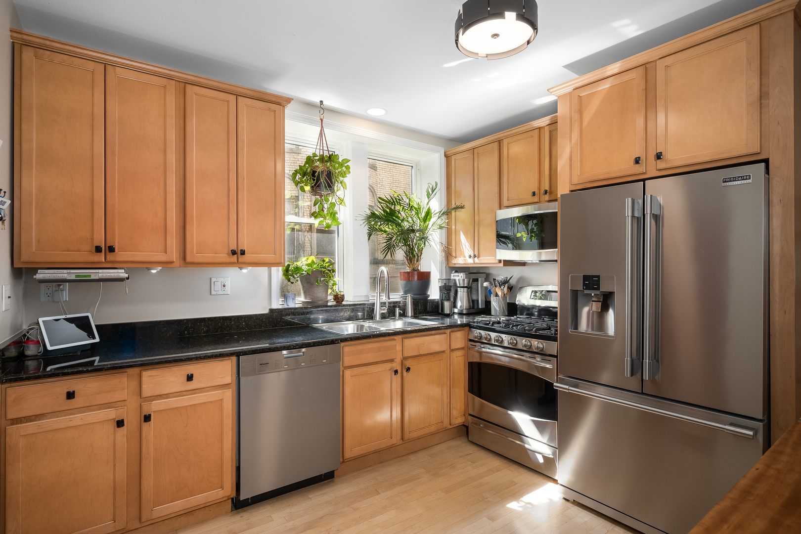 5531 N Campbell Avenue Unit: 1A