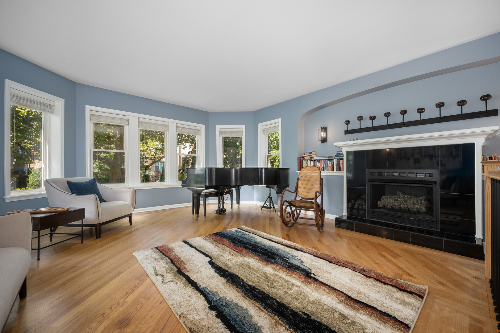 5531 N Campbell Avenue Unit: 1A