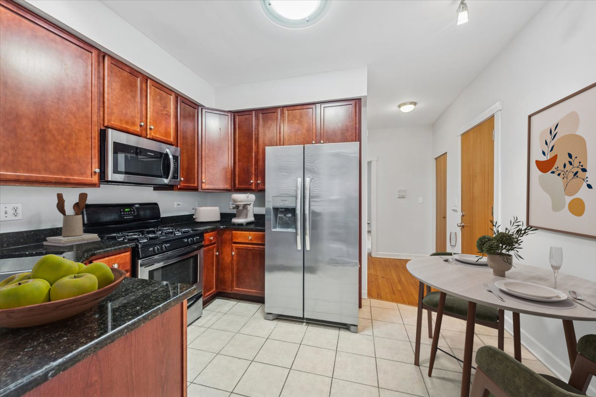 1515 W Pratt Boulevard Unit: 1