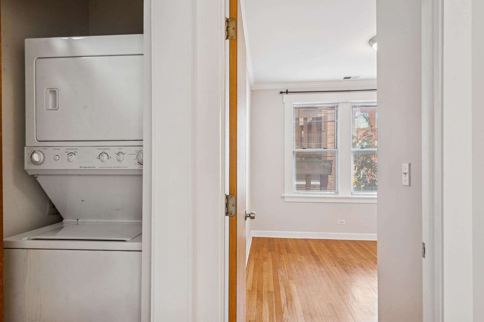 1515 W Pratt Boulevard Unit: 1