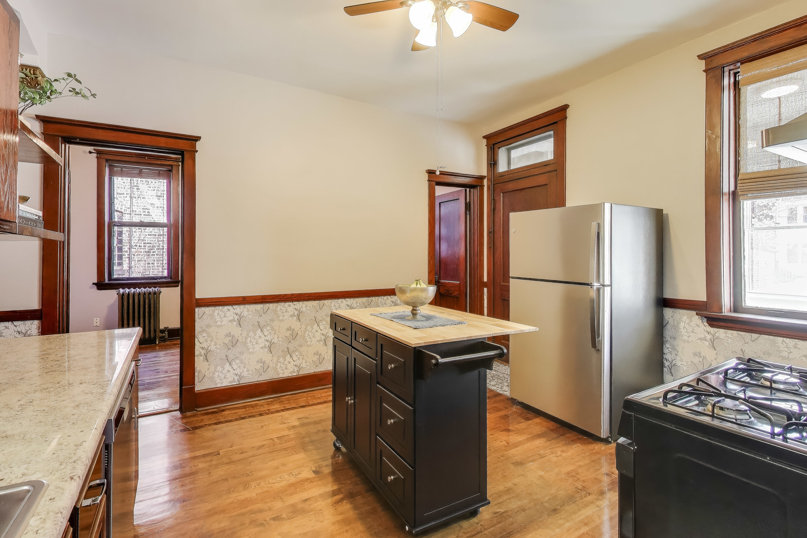 6542 N Newgard Avenue Unit: 1