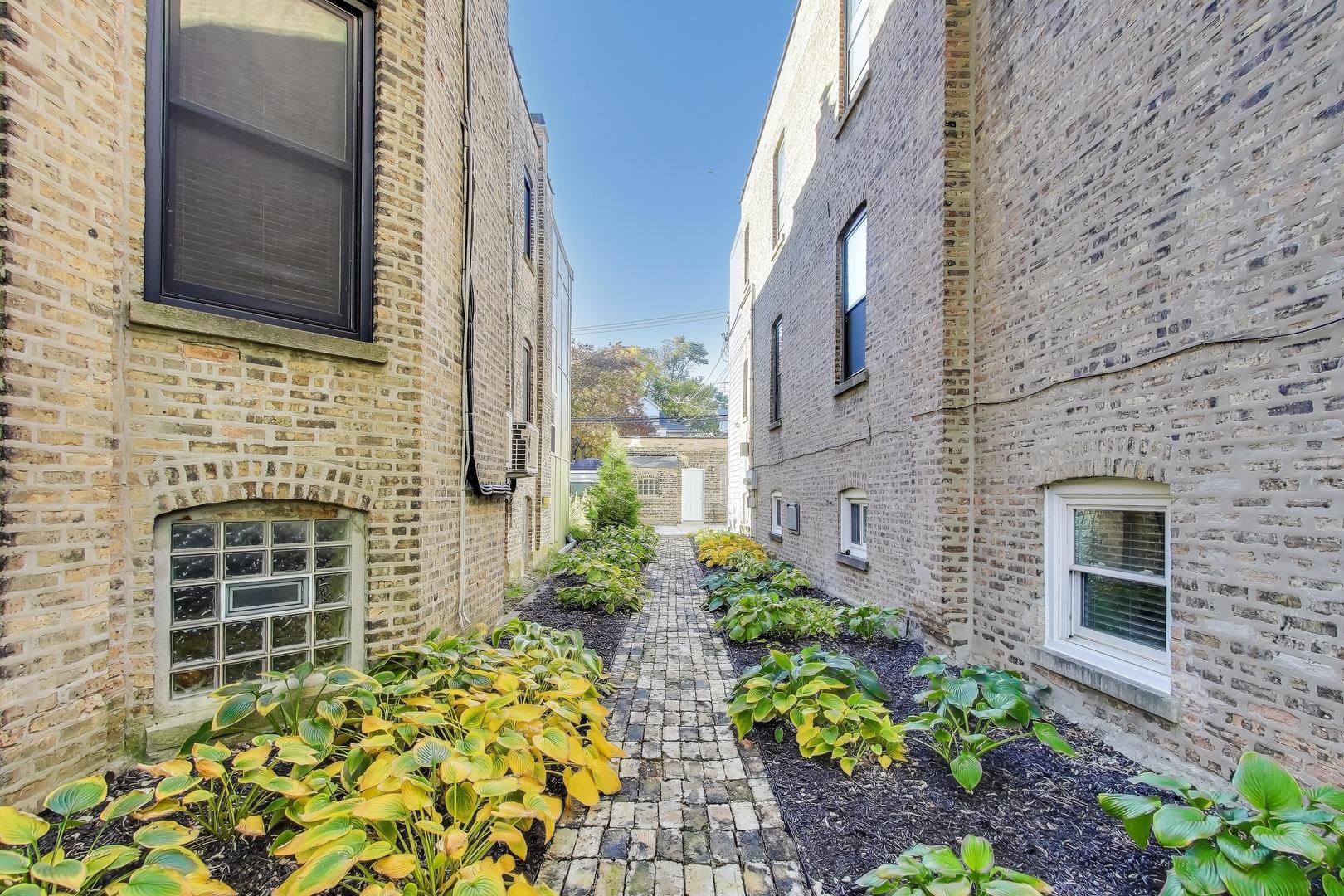 6542 N Newgard Avenue Unit: 1
