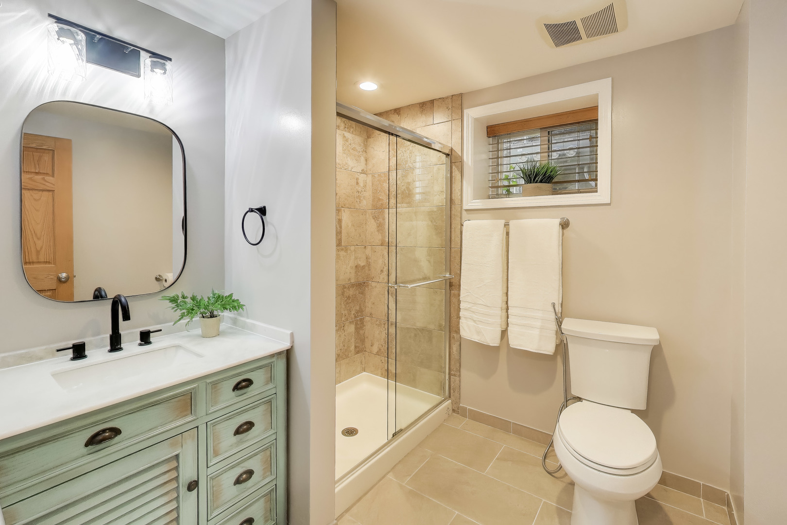 6542 N Newgard Avenue Unit: 1