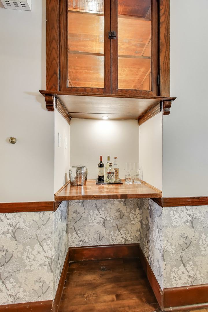 6542 N Newgard Avenue Unit: 1