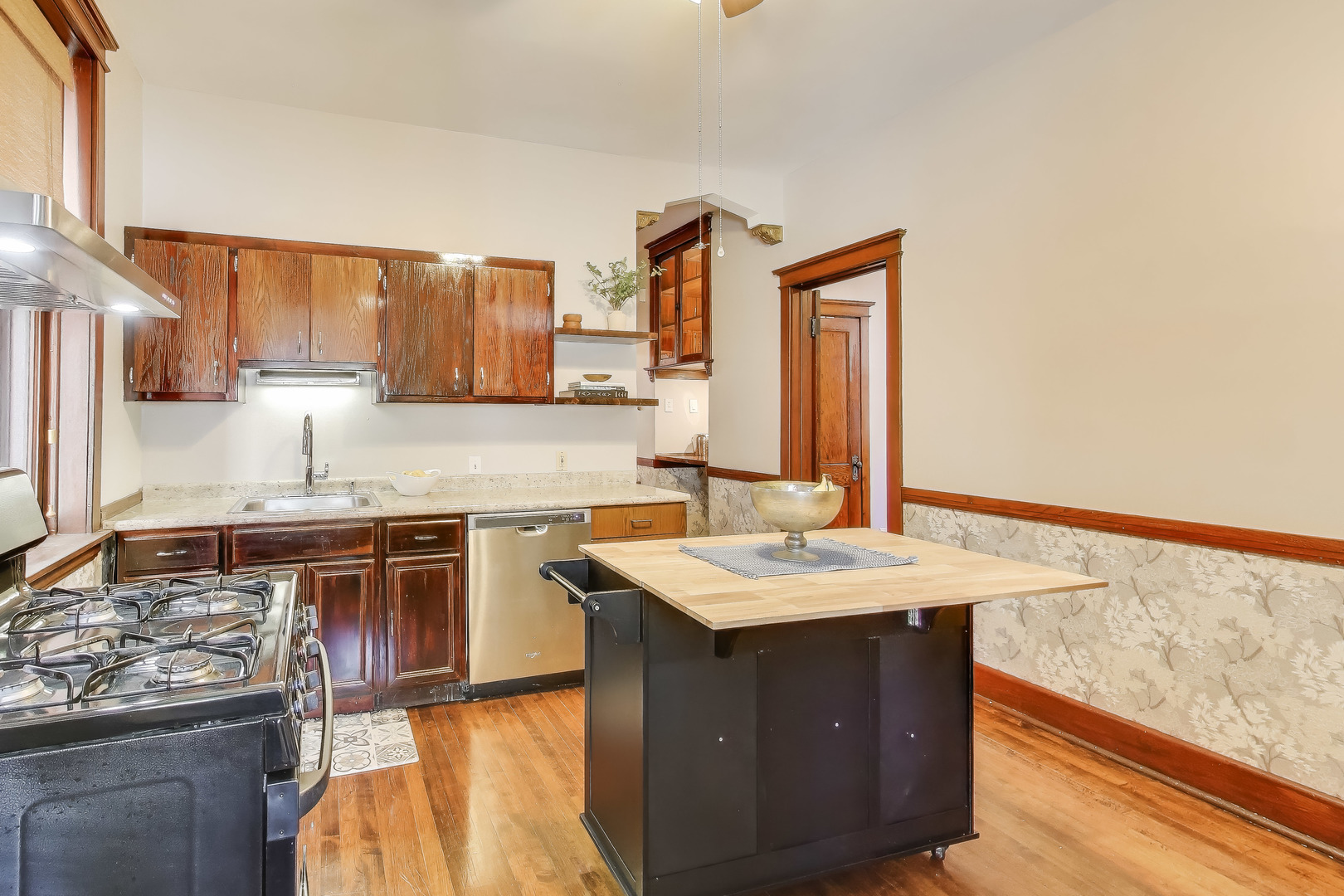 6542 N Newgard Avenue Unit: 1