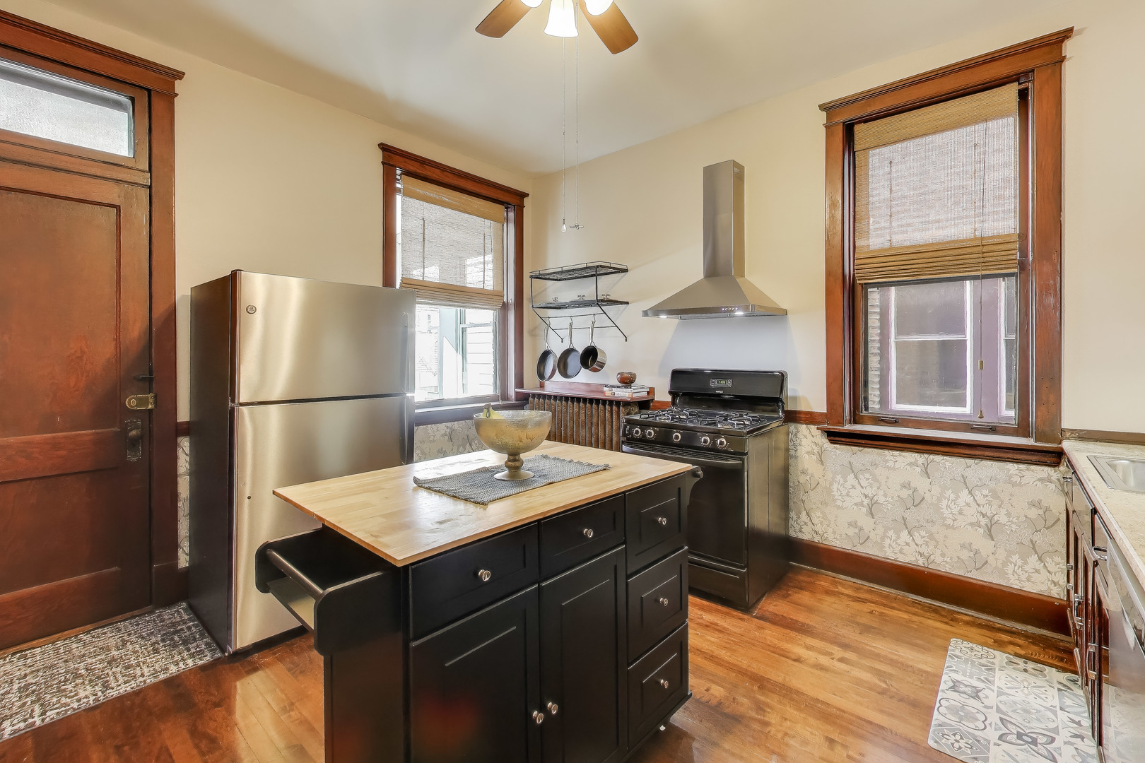 6542 N Newgard Avenue Unit: 1