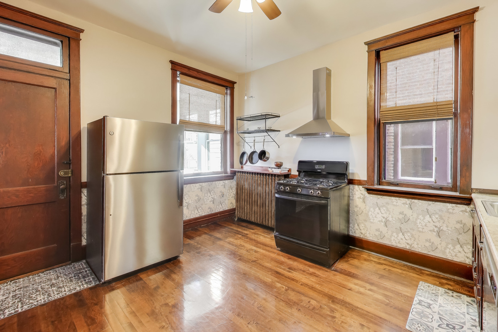 6542 N Newgard Avenue Unit: 1