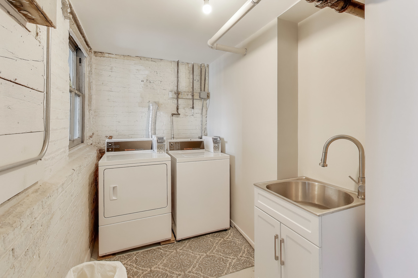 6542 N Newgard Avenue Unit: 1