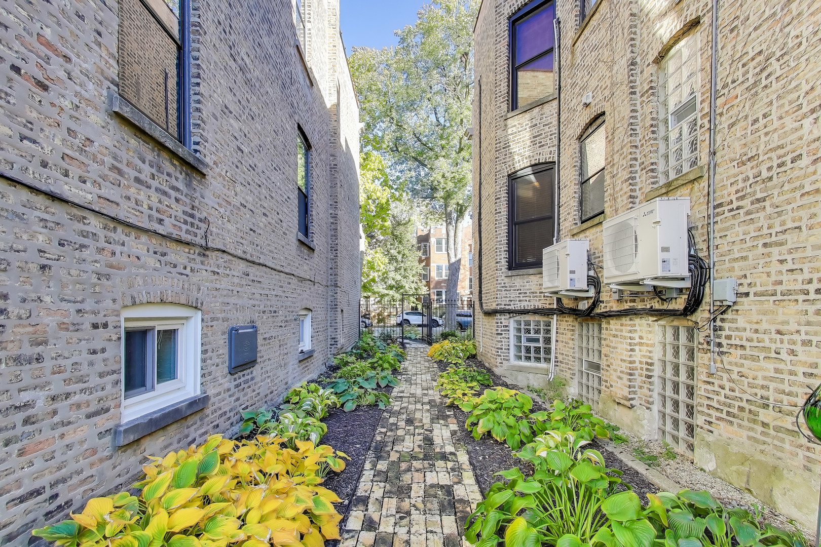 6542 N Newgard Avenue Unit: 1