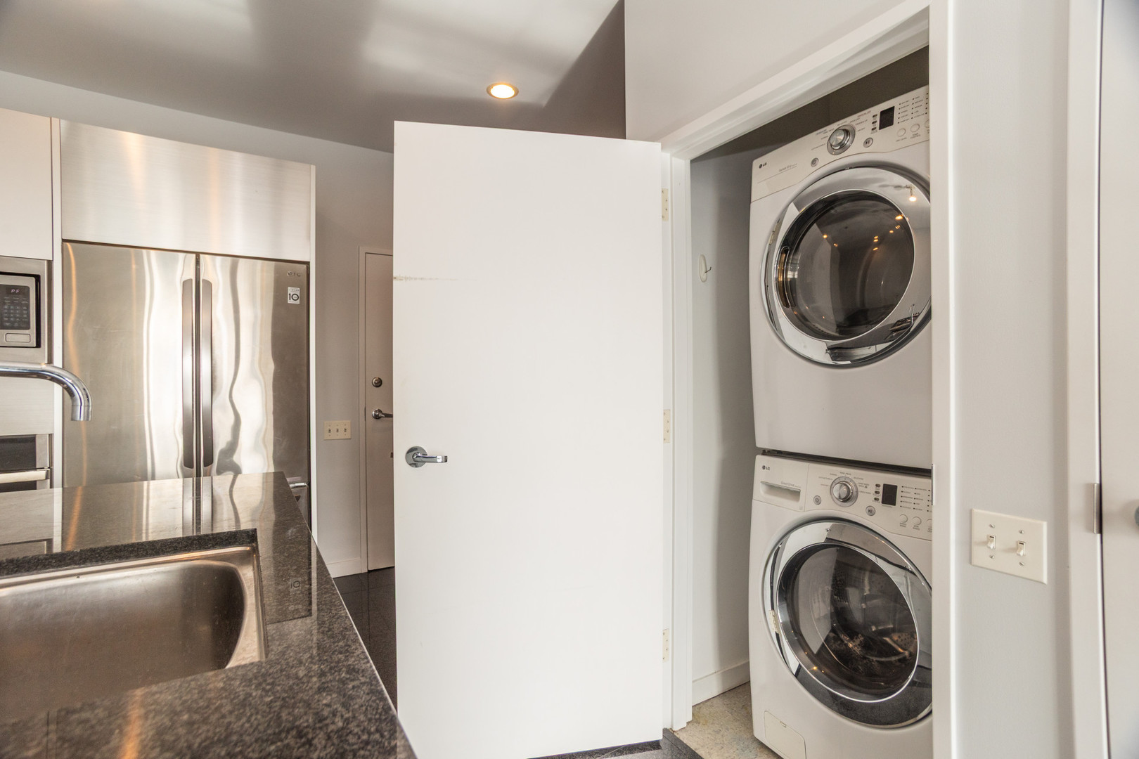 653 N Kingsbury Street Unit: 2308