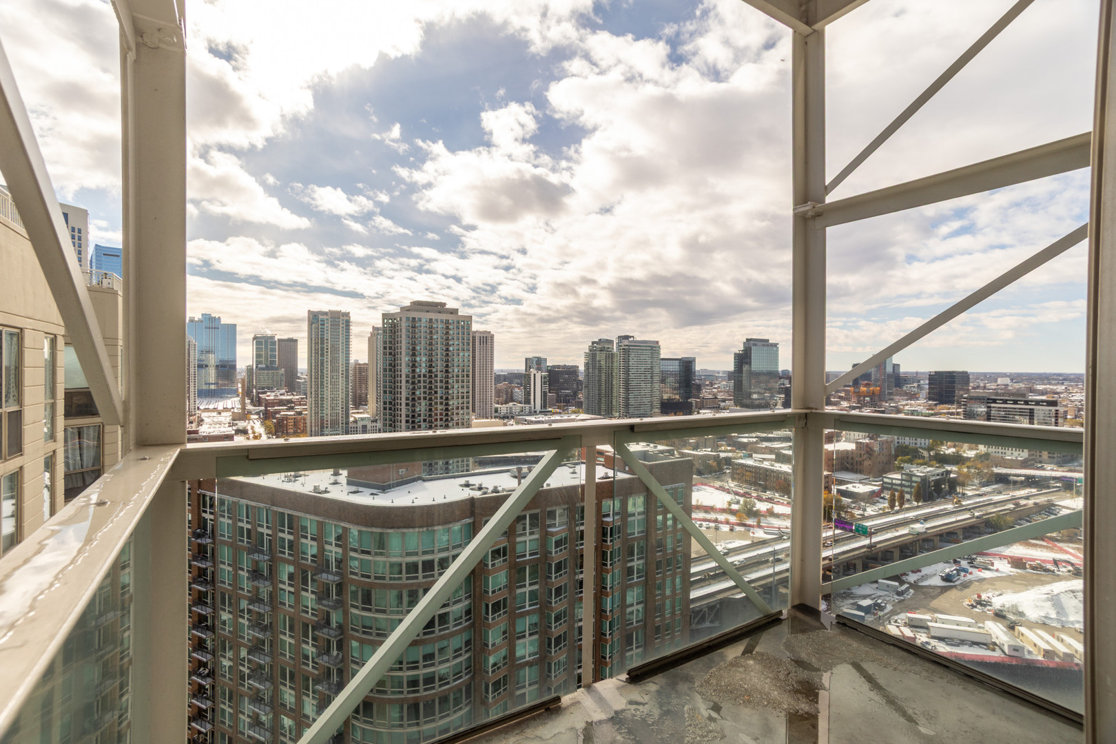 653 N Kingsbury Street Unit: 2308