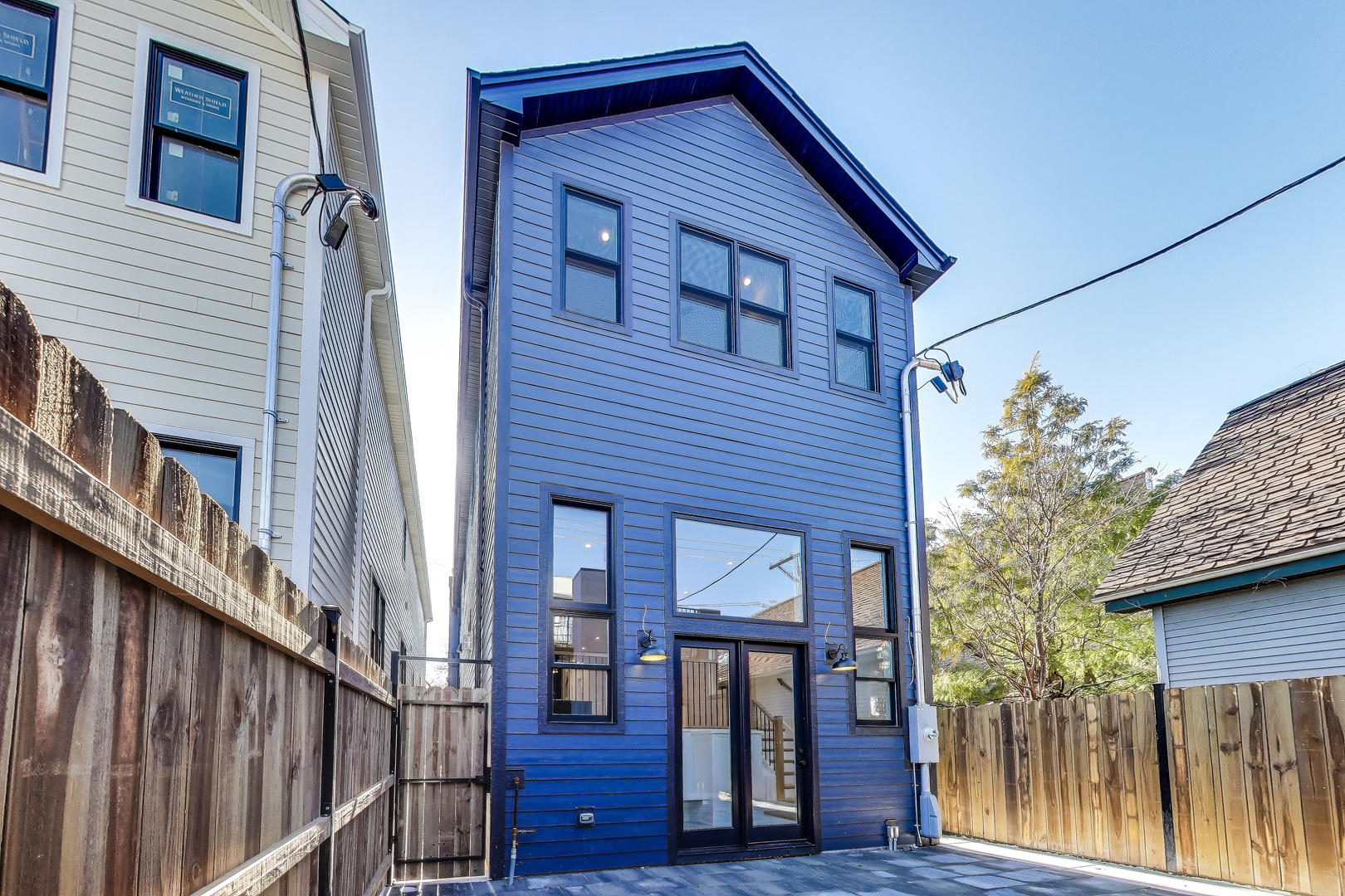 2036 W ERIE Street