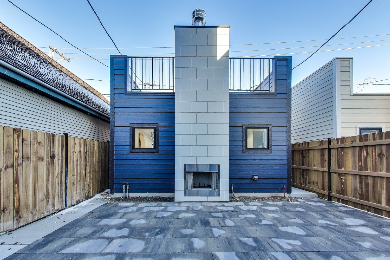2036 W ERIE Street