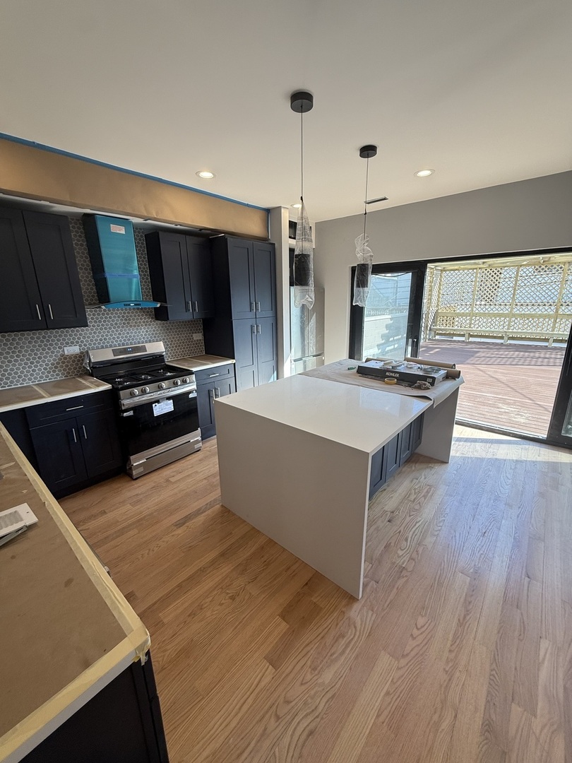 2157 N Western Avenue Unit: 2