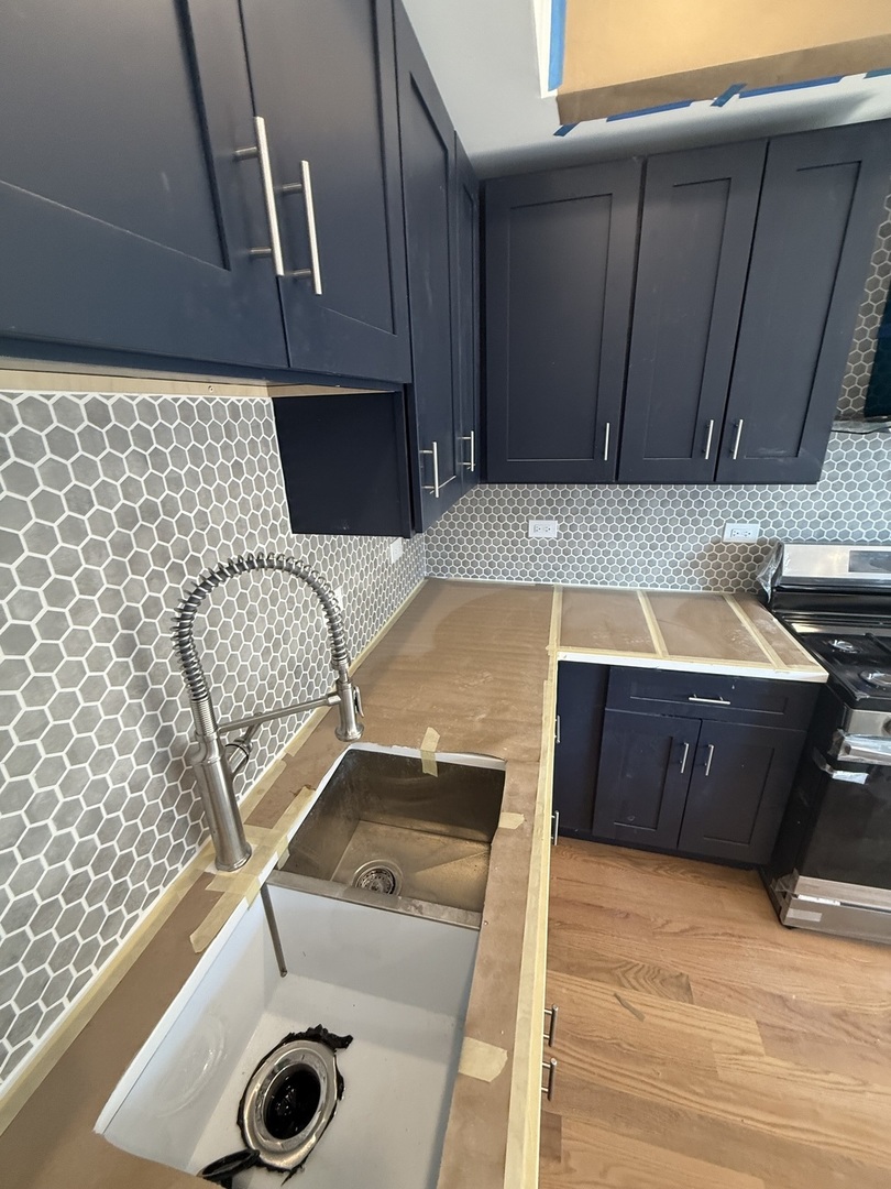 2157 N Western Avenue Unit: 2