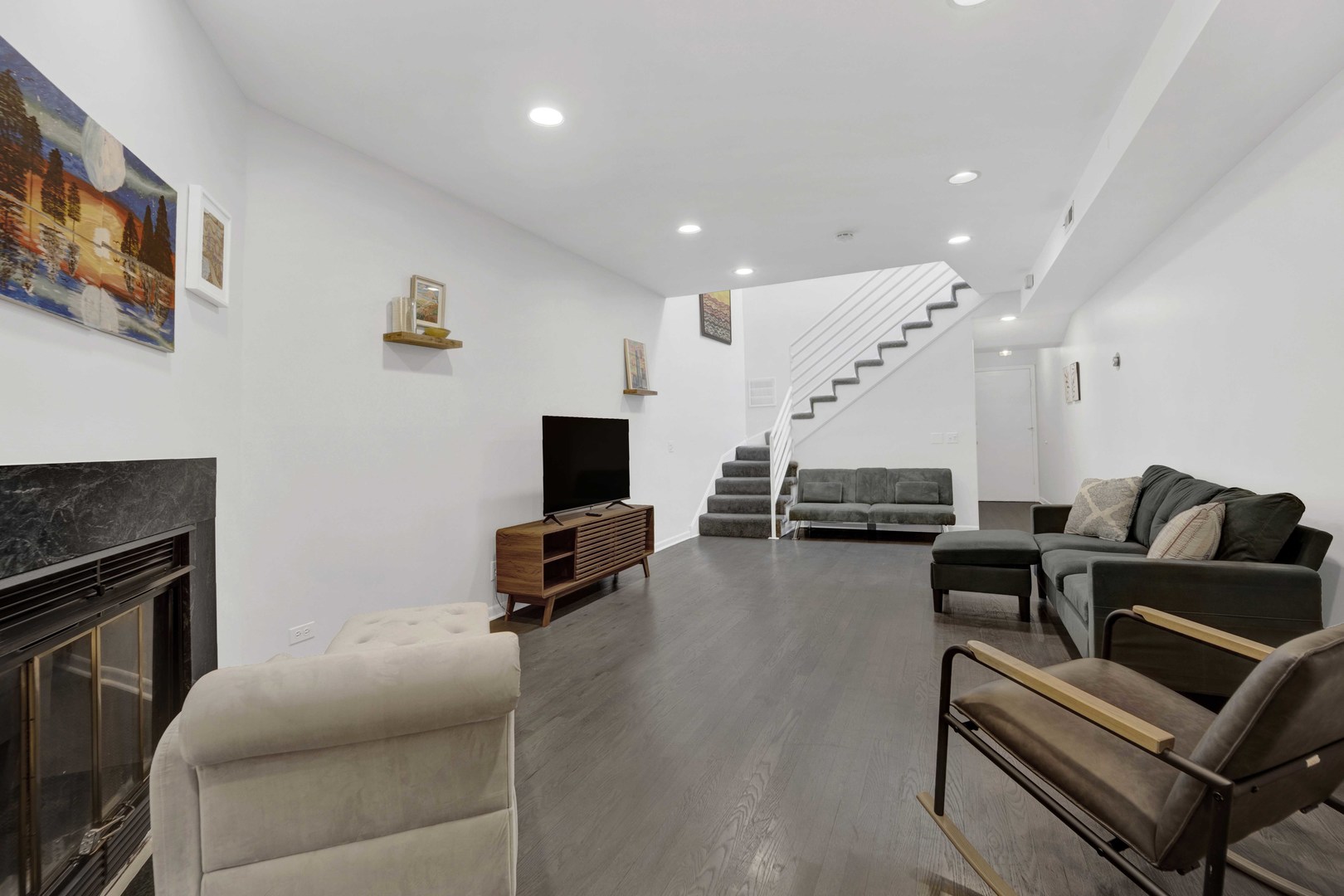 623 W DRUMMOND Place Unit: 6