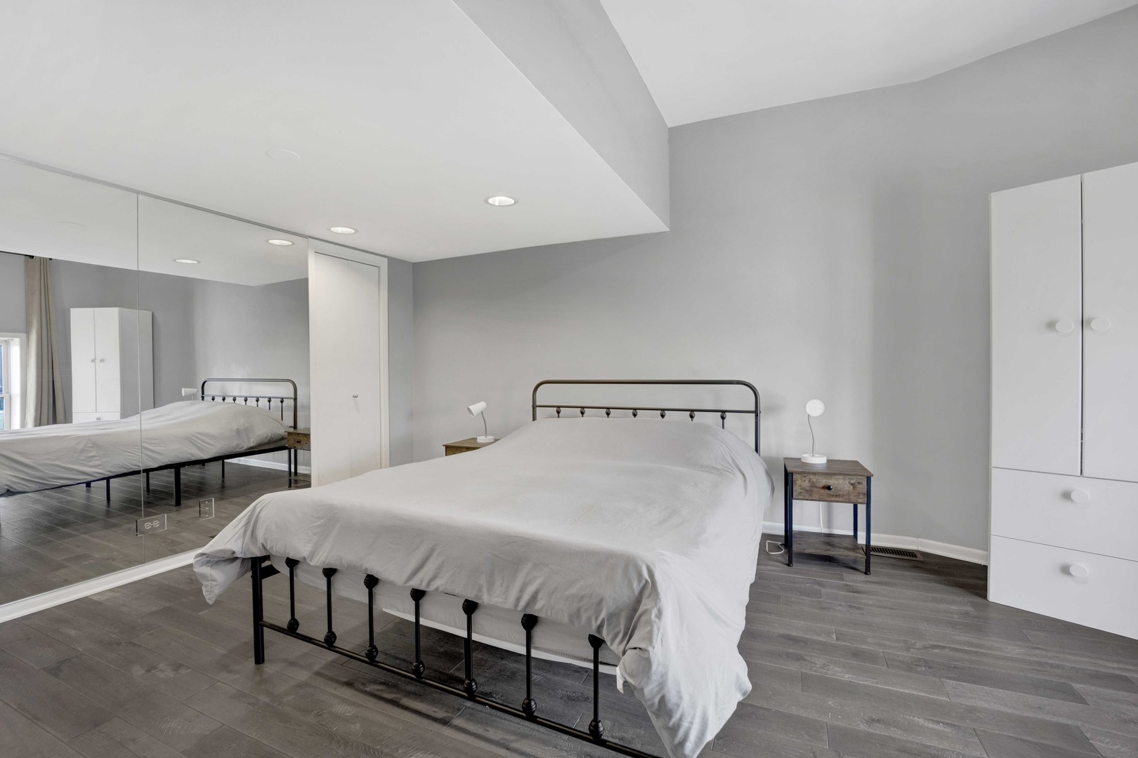 623 W DRUMMOND Place Unit: 6
