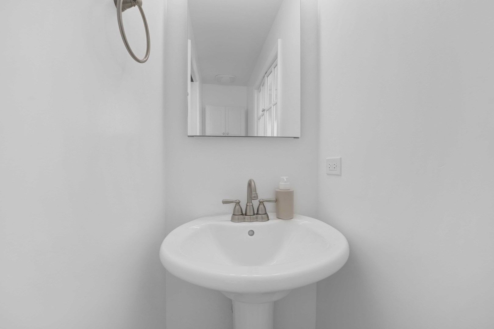 623 W DRUMMOND Place Unit: 6