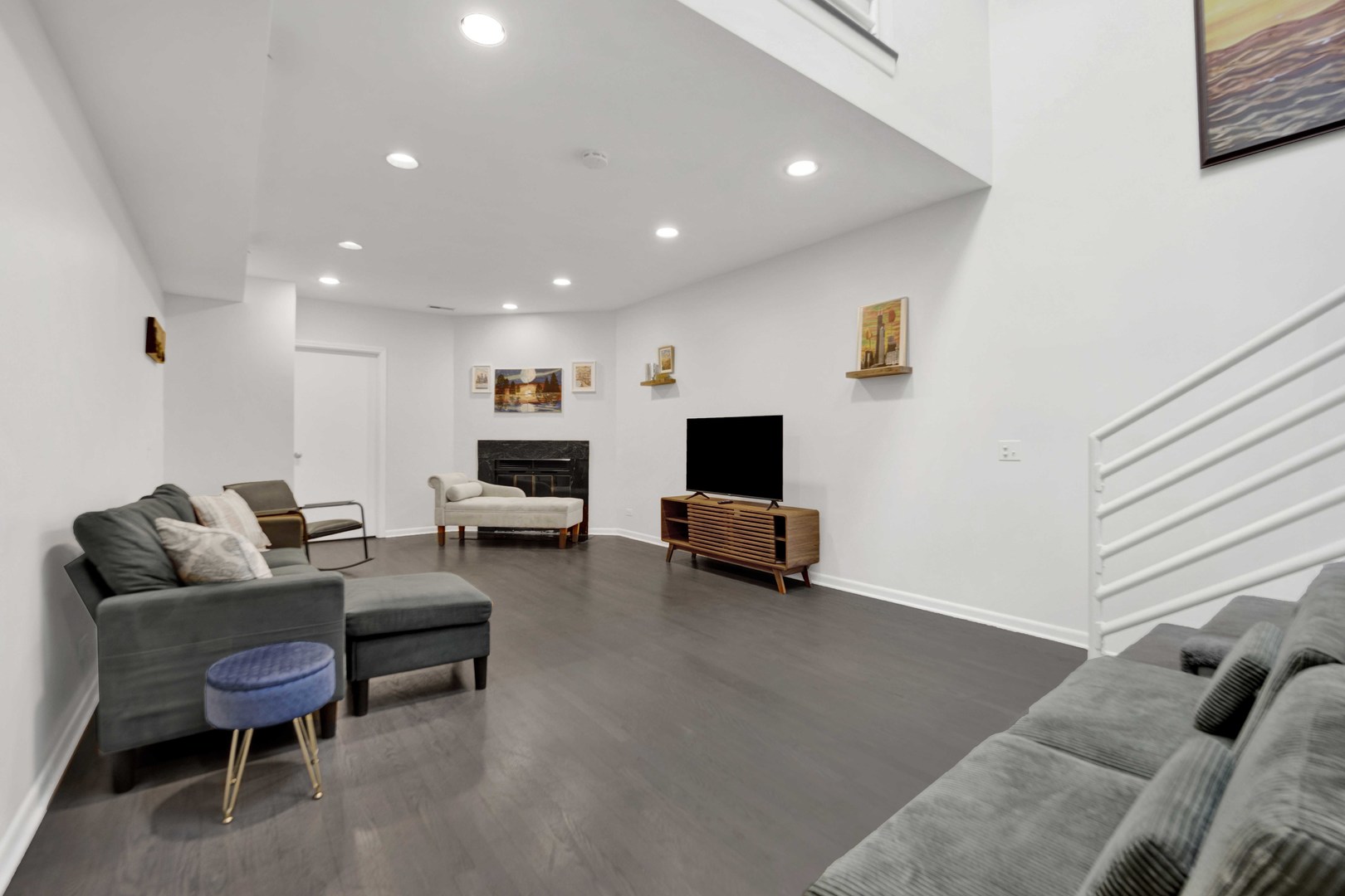 623 W DRUMMOND Place Unit: 6