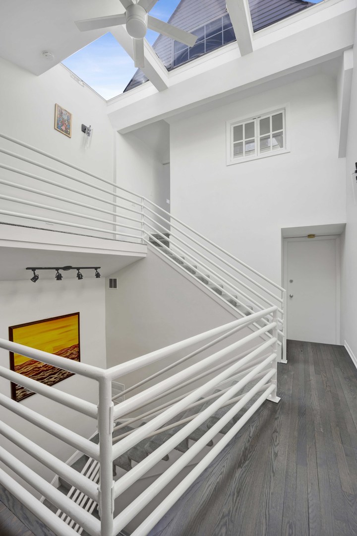 623 W DRUMMOND Place Unit: 6