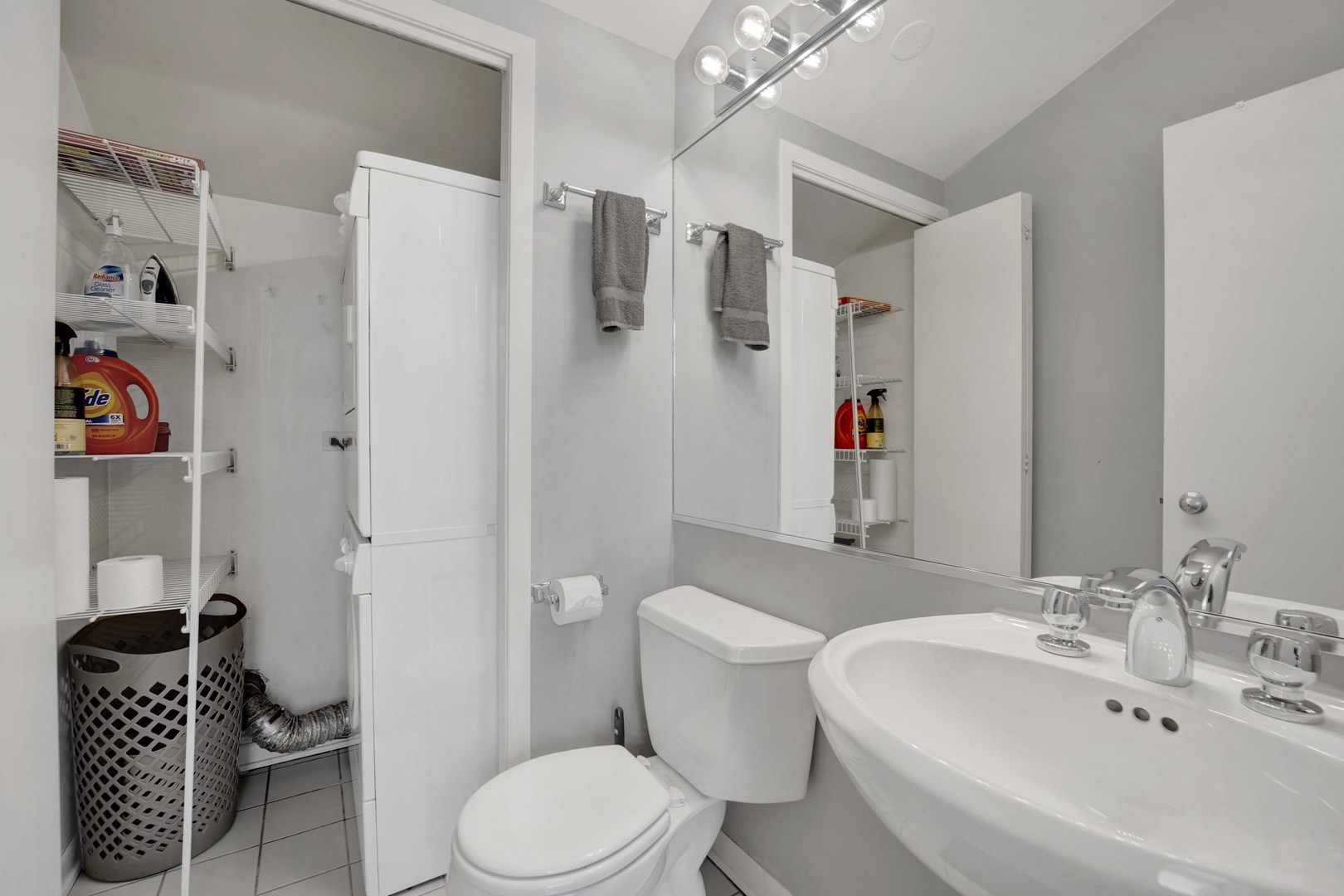 623 W DRUMMOND Place Unit: 6