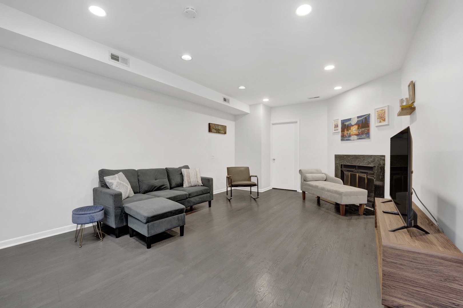 623 W DRUMMOND Place Unit: 6