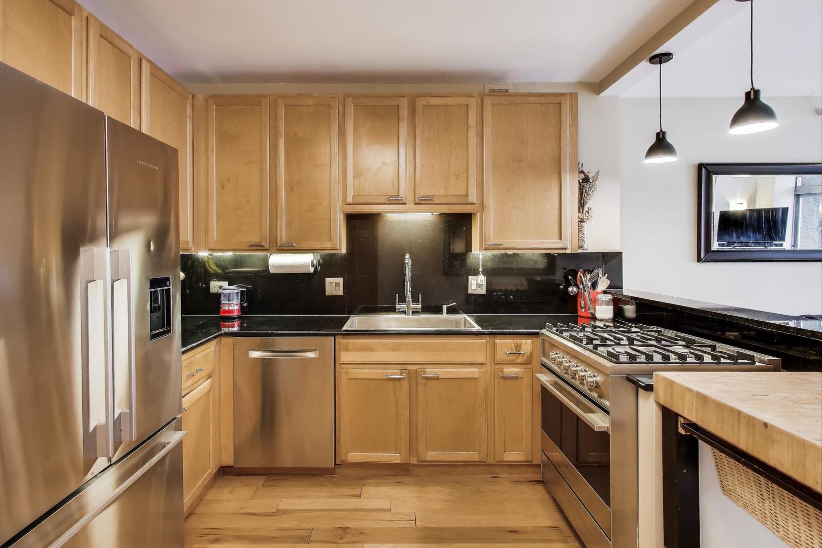 600 N Dearborn Street Unit: 1104