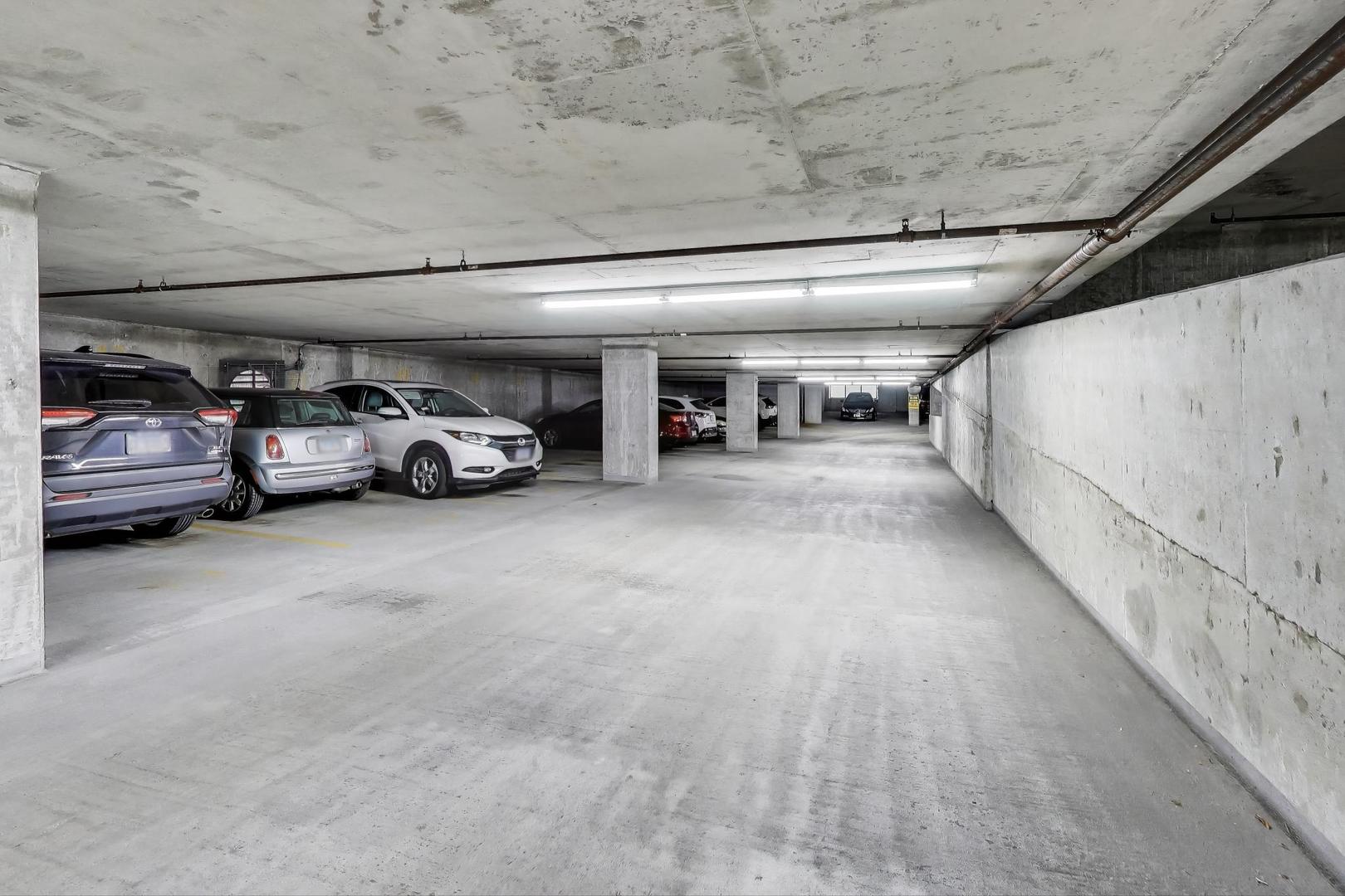 600 N Dearborn Street Unit: 1104
