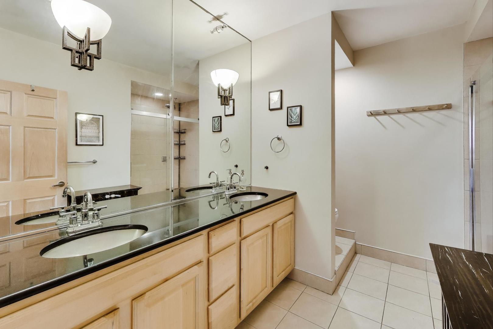 600 N Dearborn Street Unit: 1104