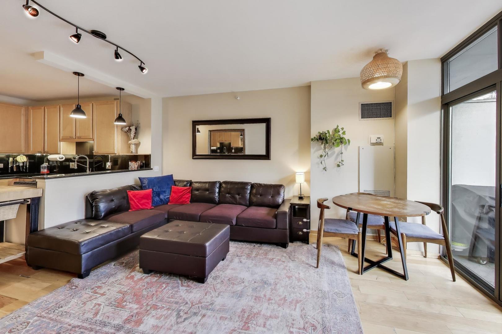 600 N Dearborn Street Unit: 1104