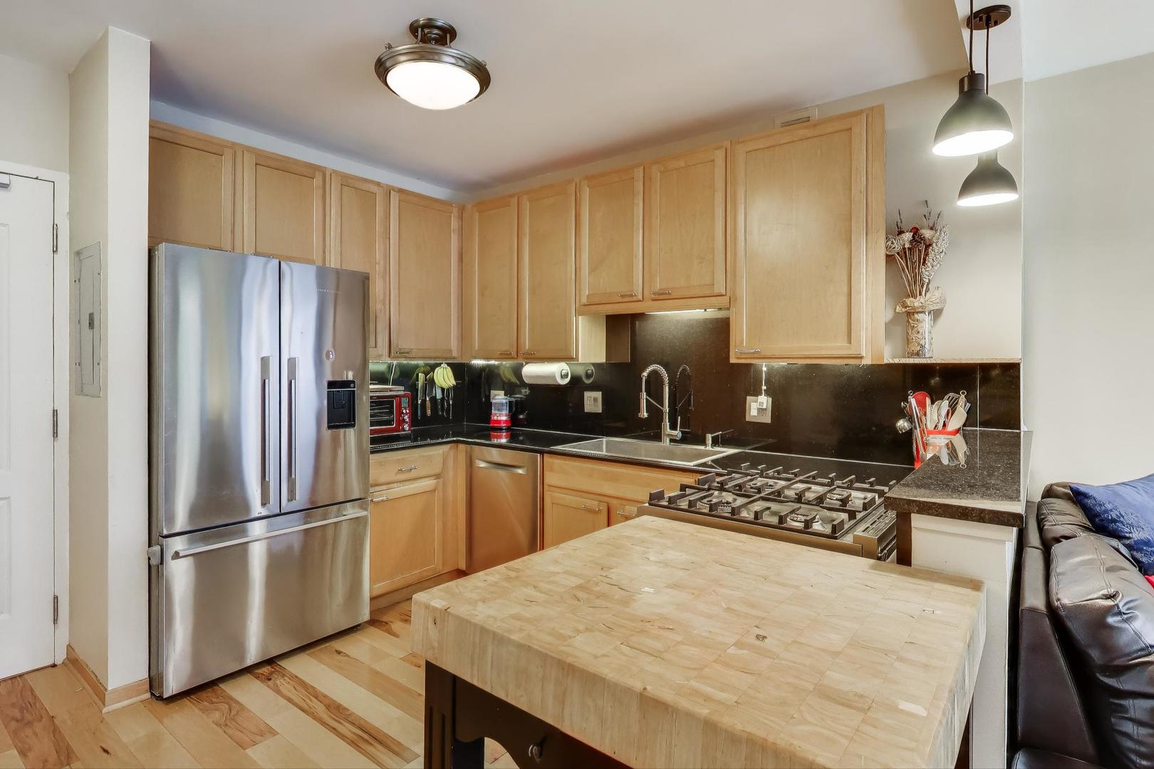 600 N Dearborn Street Unit: 1104