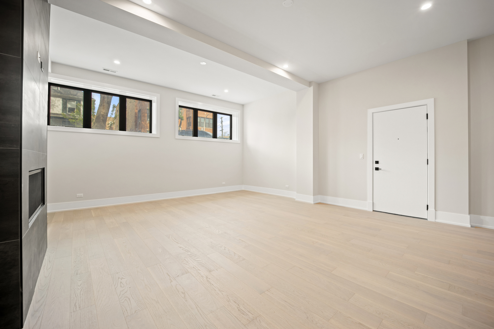 4353 N Richmond Avenue Unit: 1S