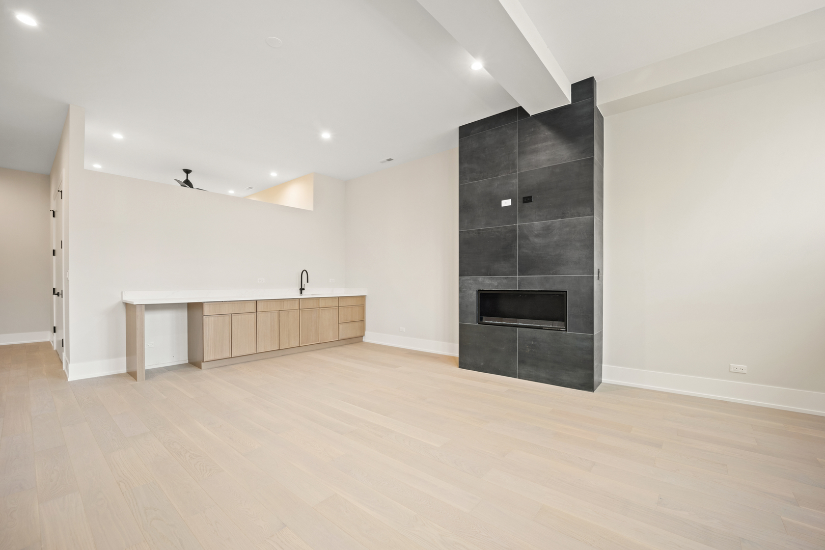 4353 N Richmond Avenue Unit: 1S