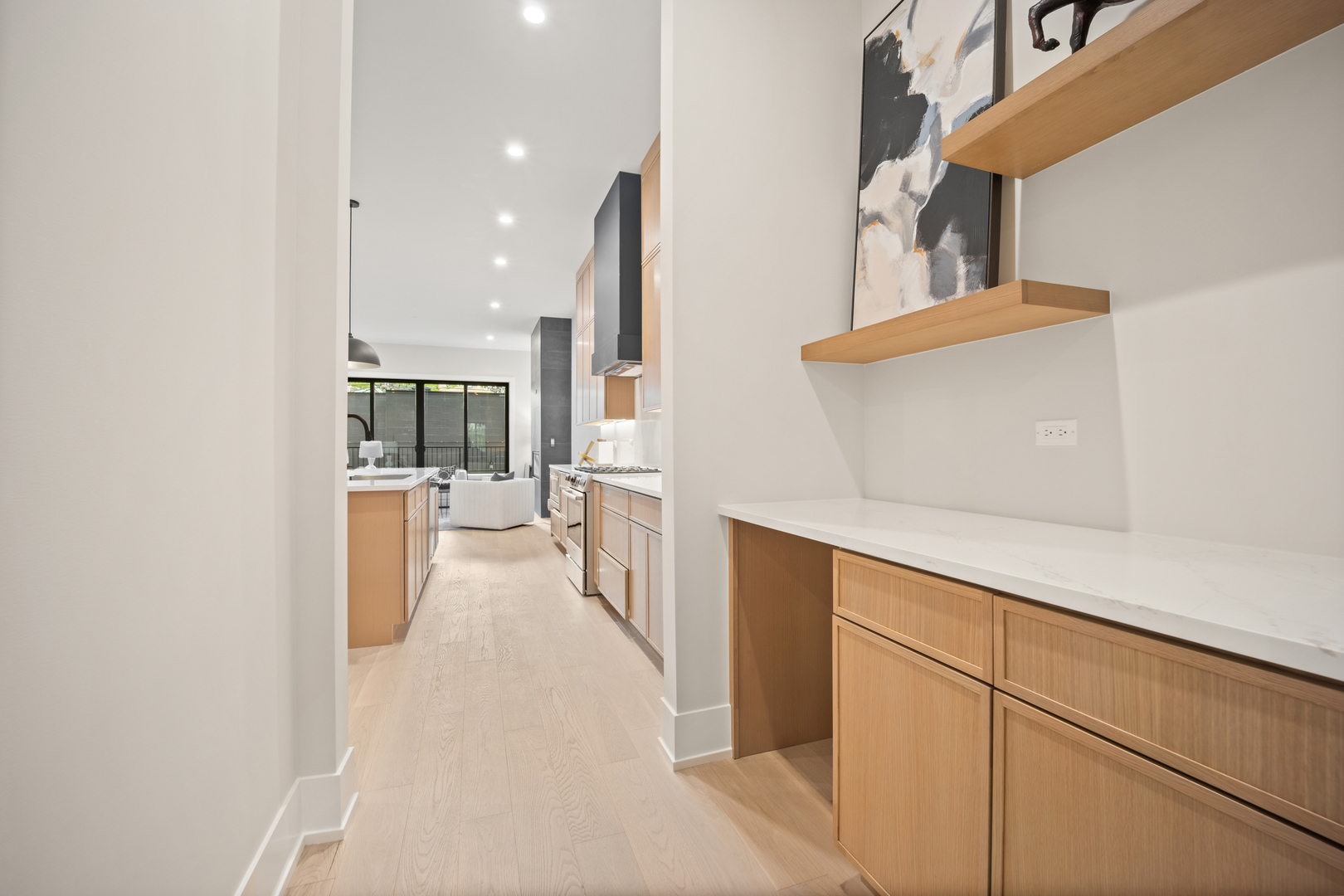 4353 N Richmond Avenue Unit: 1S
