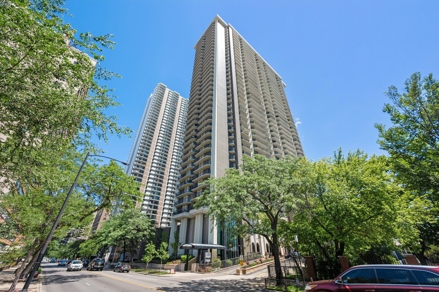 6007 N Sheridan Road Unit: 7J