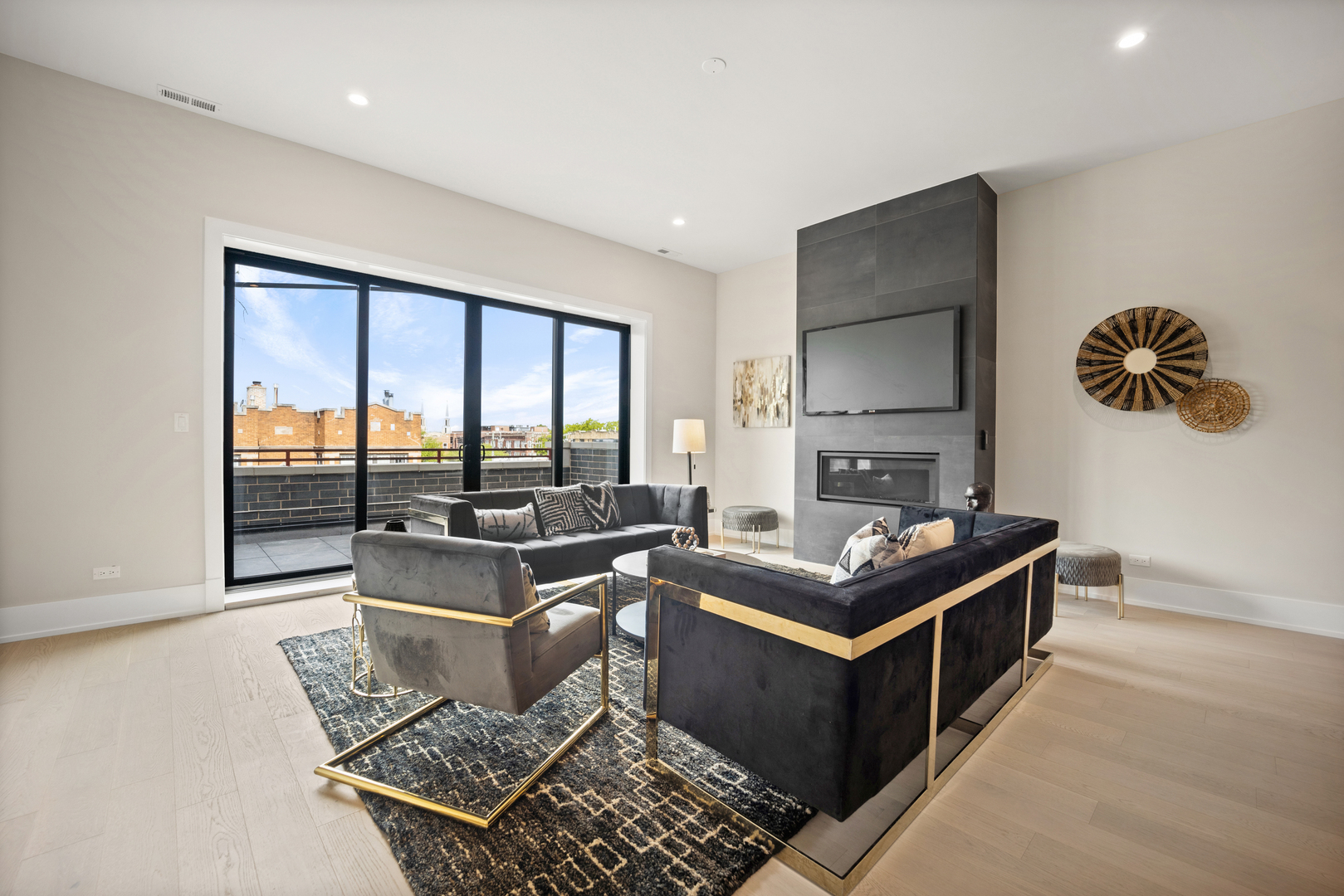 4353 N Richmond Avenue Unit: 3S