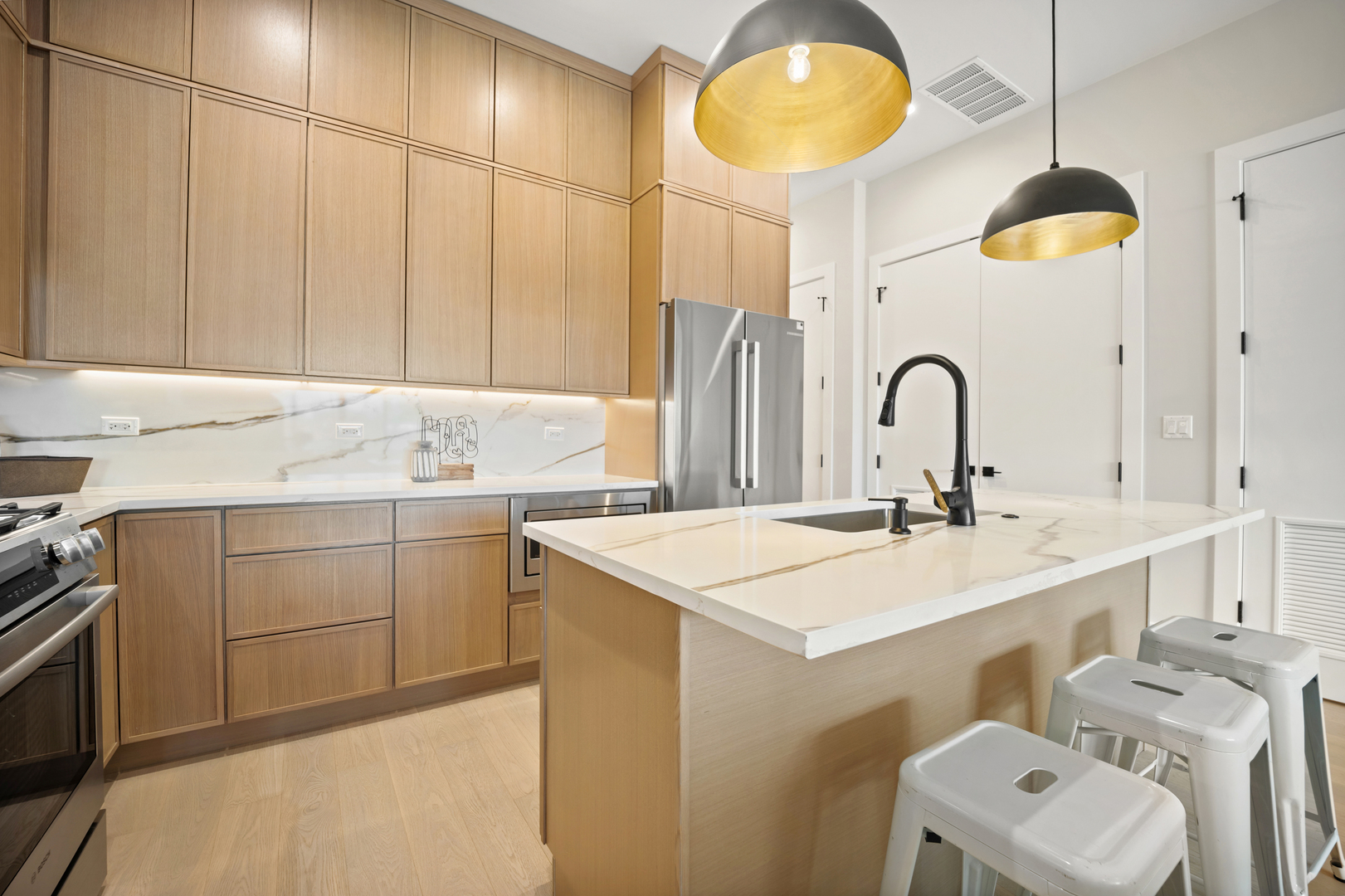 4353 N Richmond Avenue Unit: 3S