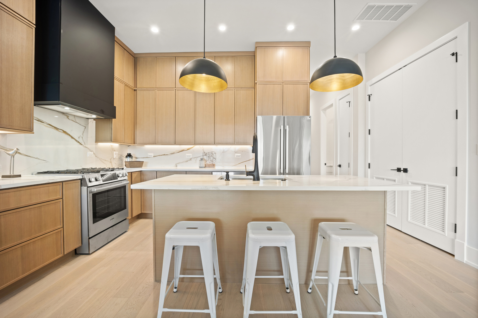 4353 N Richmond Avenue Unit: 3S