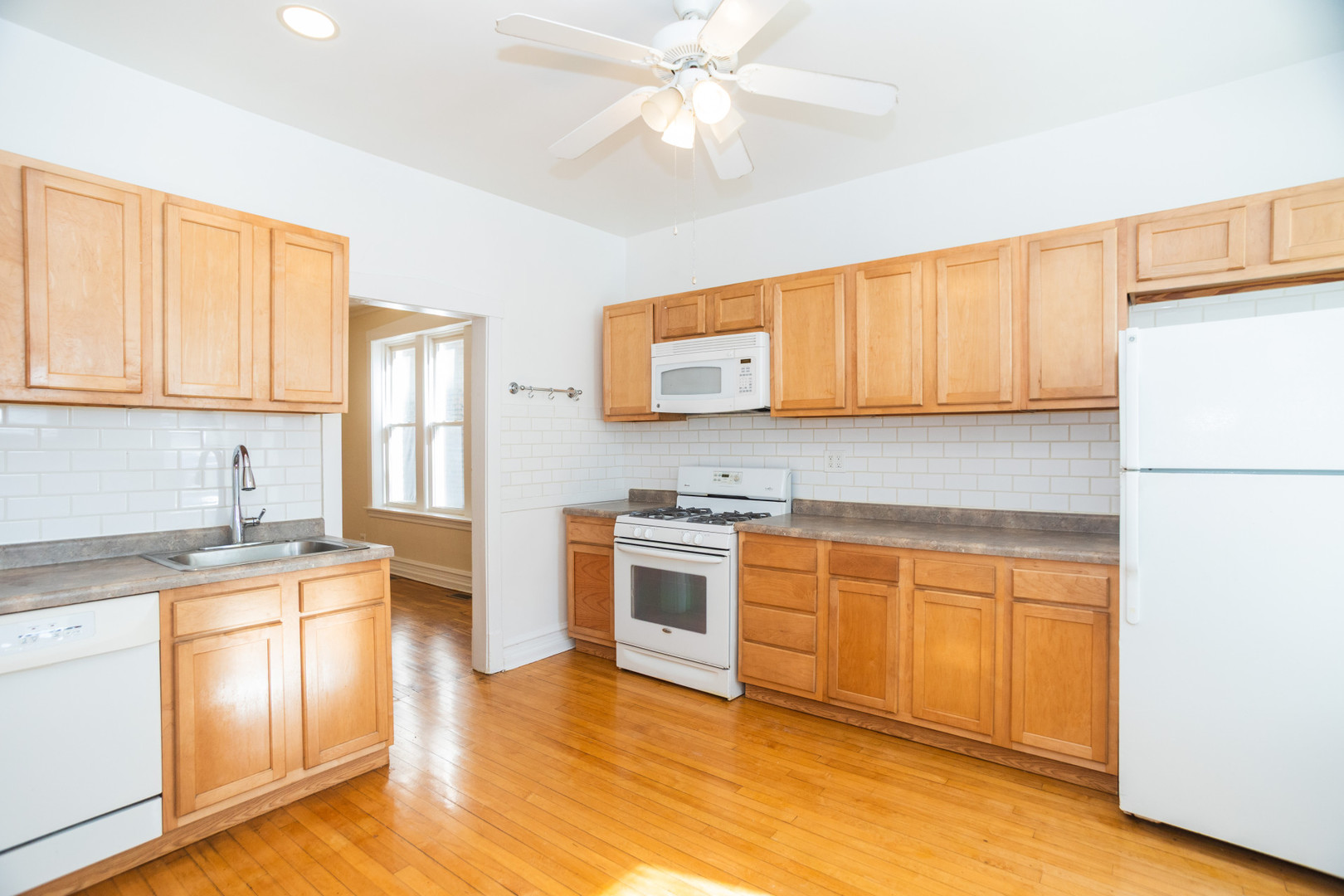 3033 W Gunnison Street Unit: 1