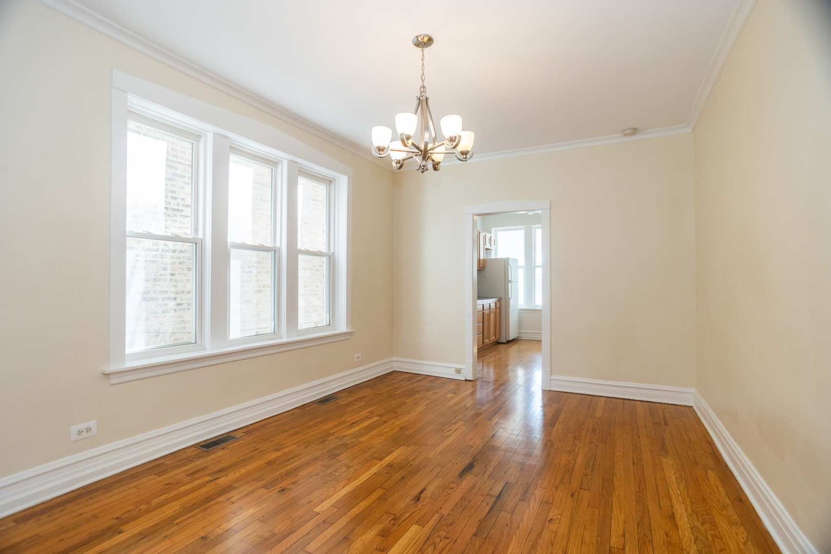 3033 W Gunnison Street Unit: 1