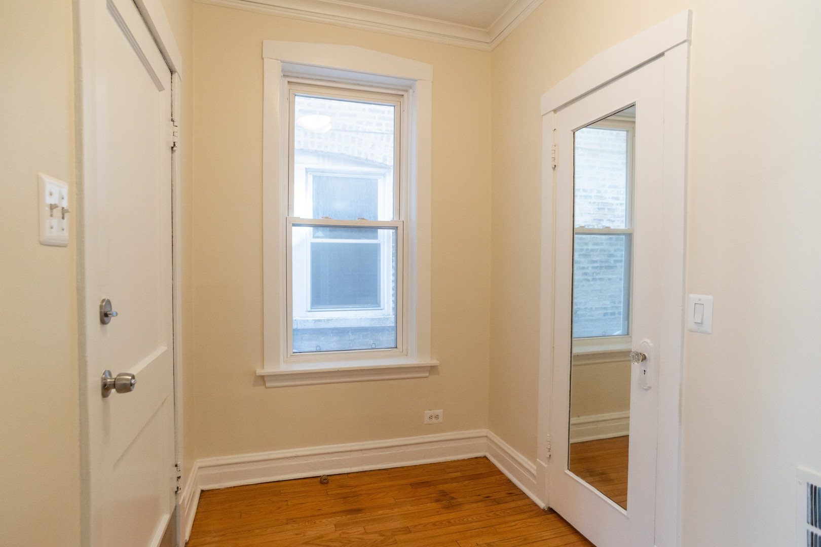 3033 W Gunnison Street Unit: 1
