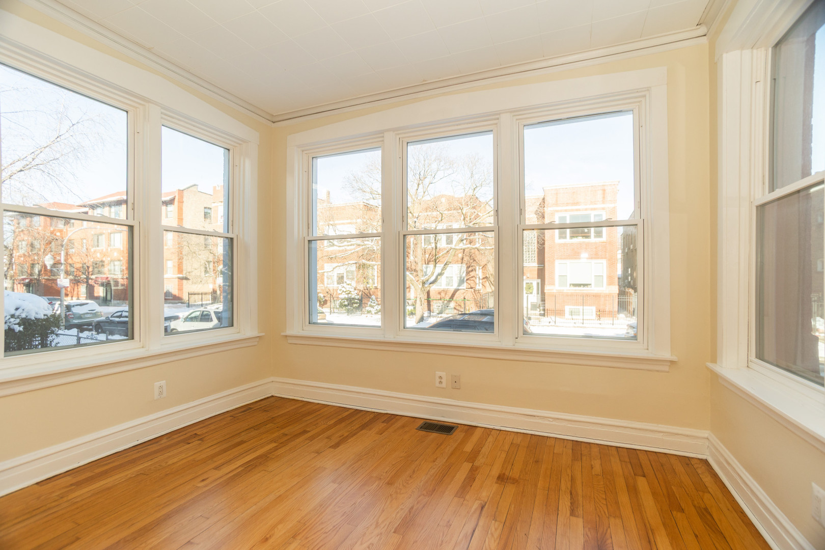 3033 W Gunnison Street Unit: 1