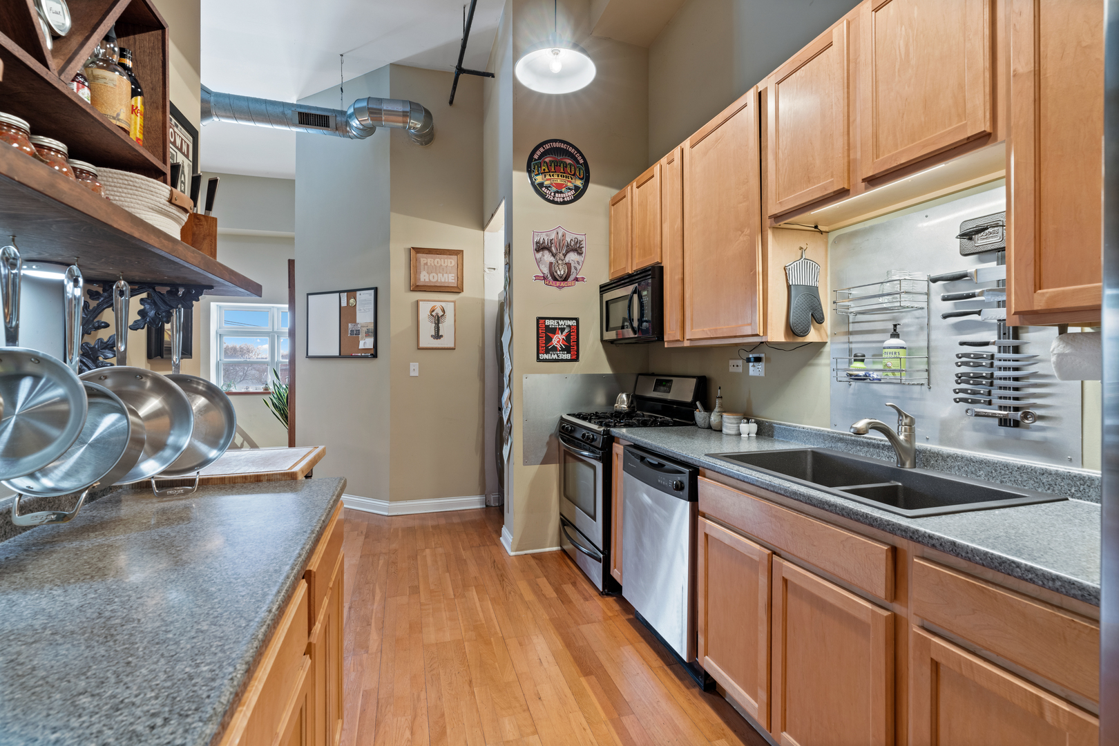 1215 W GUNNISON Street Unit: 322