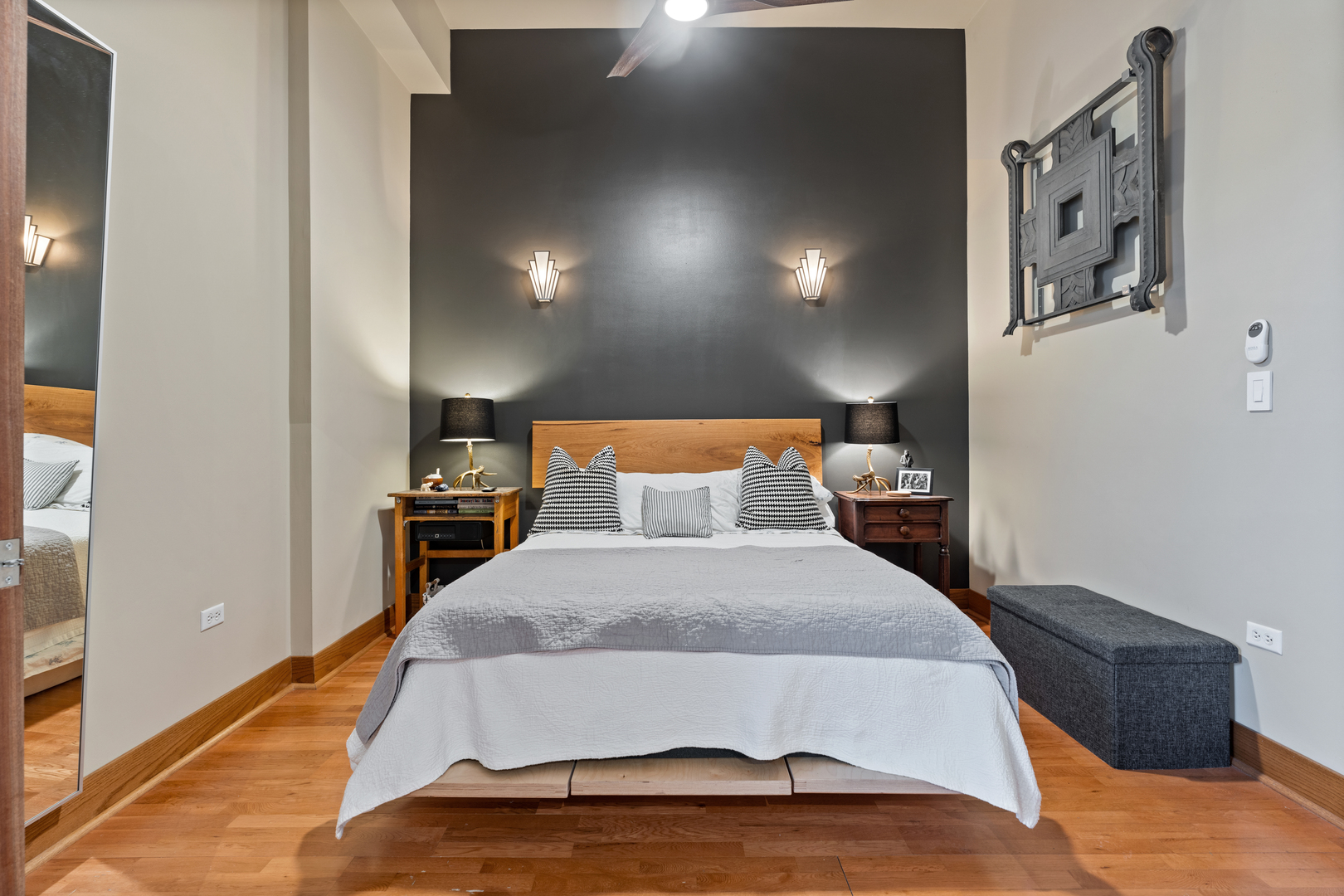 1215 W GUNNISON Street Unit: 322