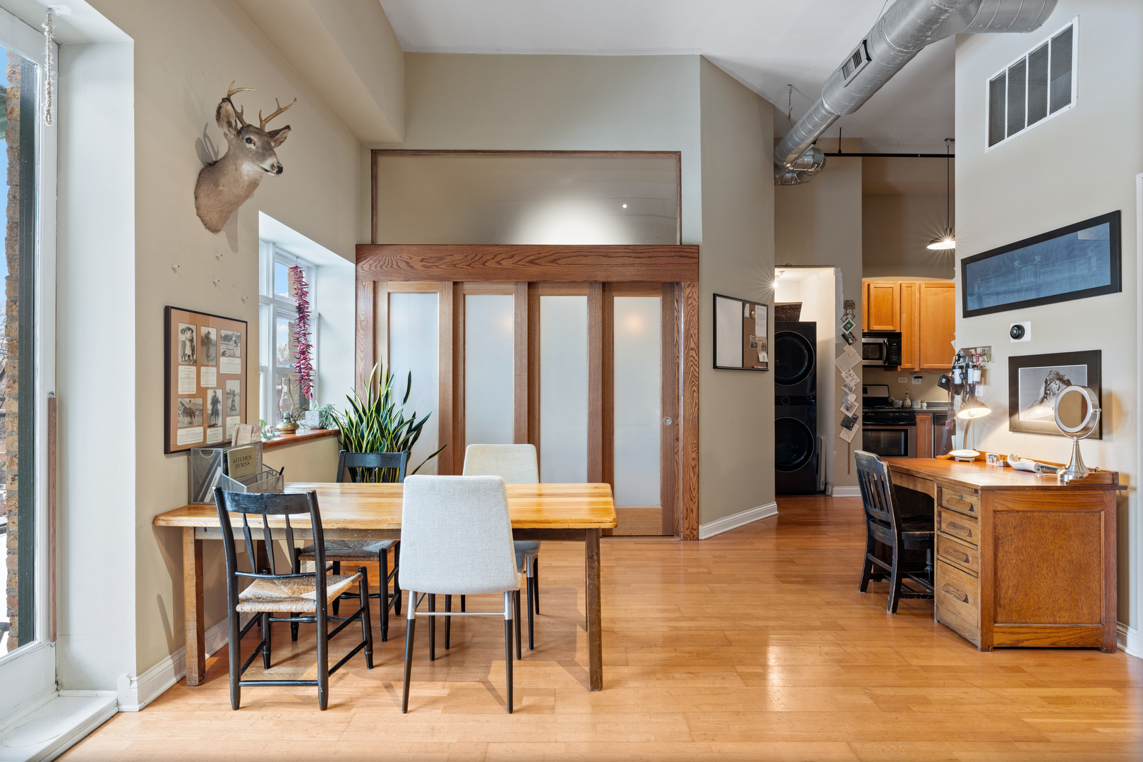 1215 W GUNNISON Street Unit: 322