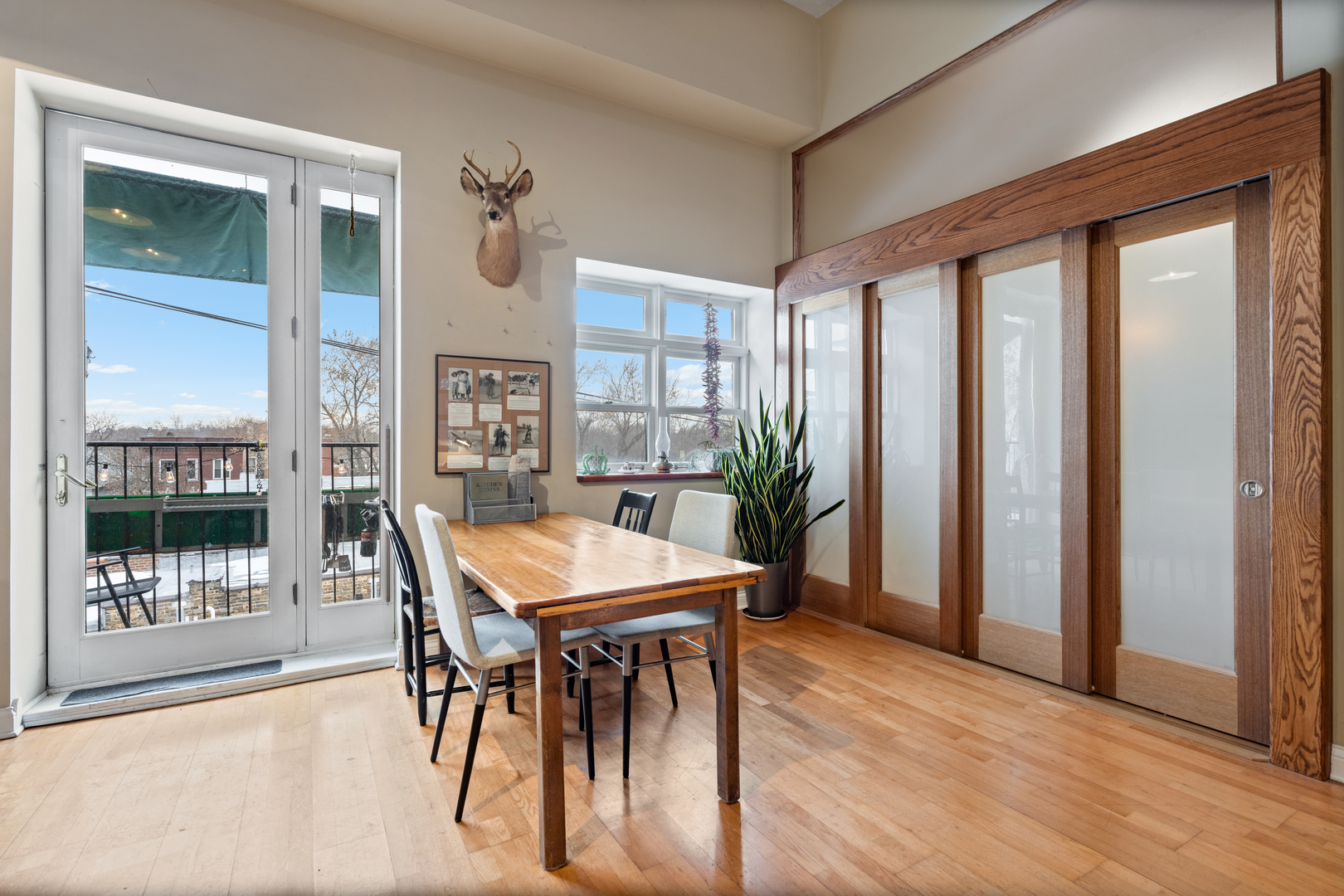1215 W GUNNISON Street Unit: 322