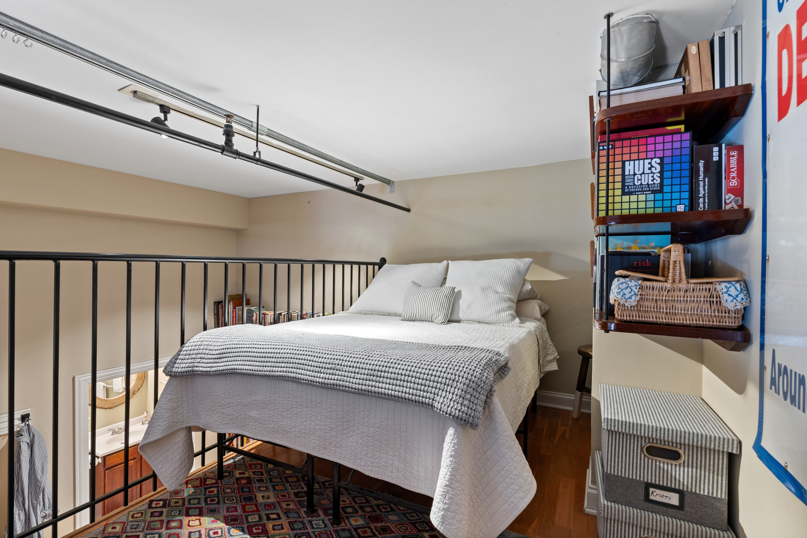 1215 W GUNNISON Street Unit: 322