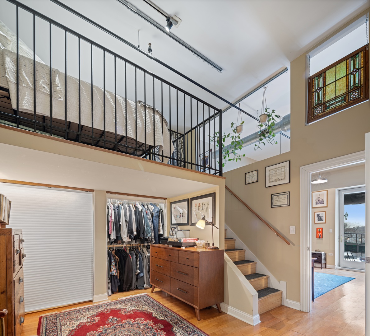 1215 W GUNNISON Street Unit: 322